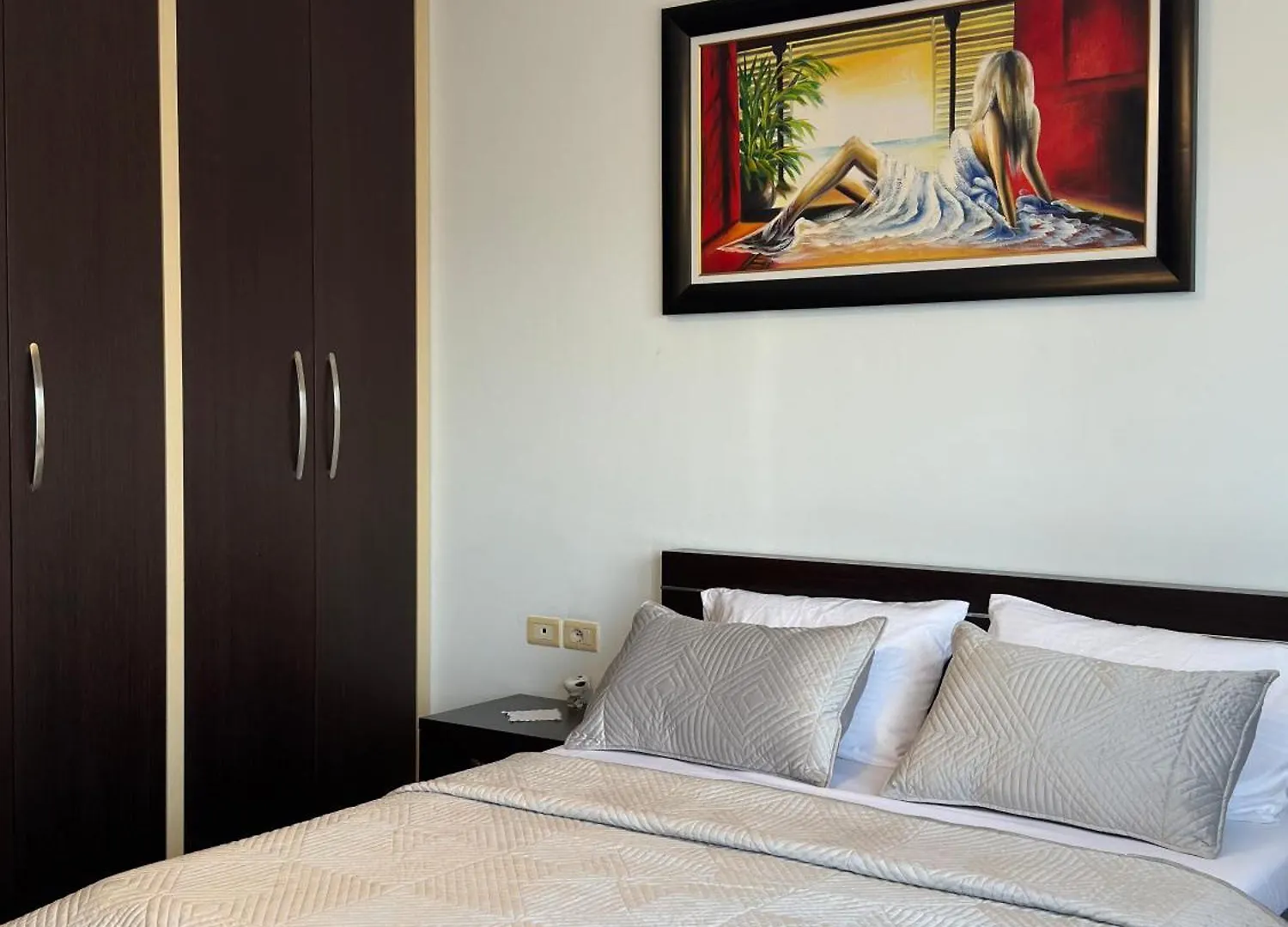 Spacious & Cozy Family Apt Near Sanatorium Tirana 0*,