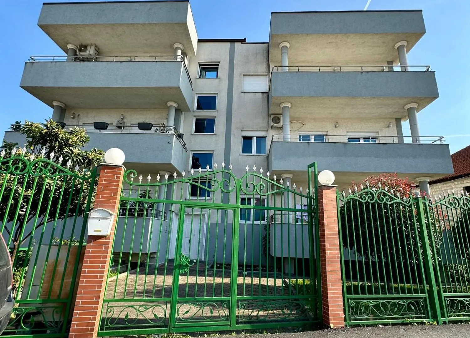 Spacious & Cozy Family Apt Near Sanatorium Tirana Apartment